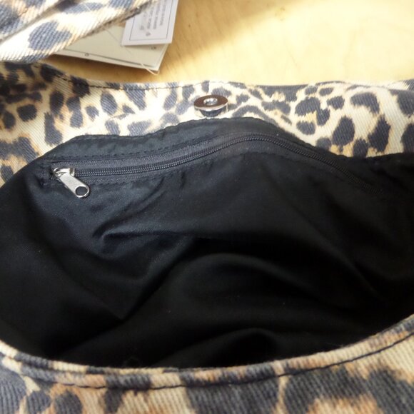 No Boundaries Women's Hobo Bag, Leopard - Picture 4 of 5